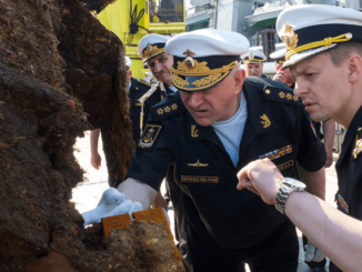 Американский танк M3 Lee времен Второй мировой войны, поднятый специалистами Северного флота со дна Баренцева моря, доставлен в Североморск