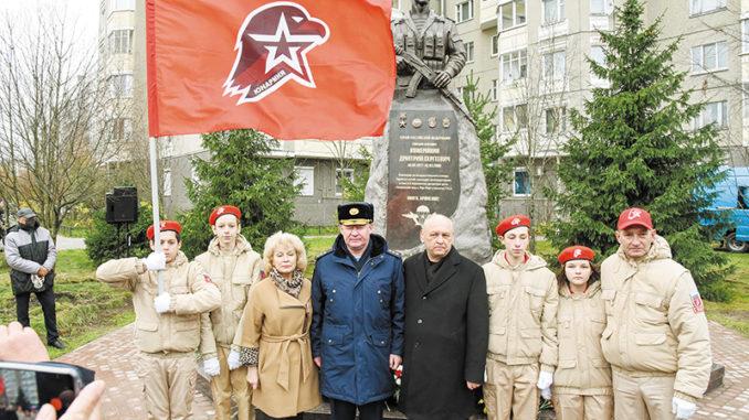 Памятник Герою-десантнику